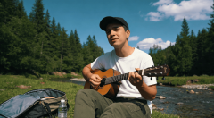 还能为之量身打制适配的伴奏